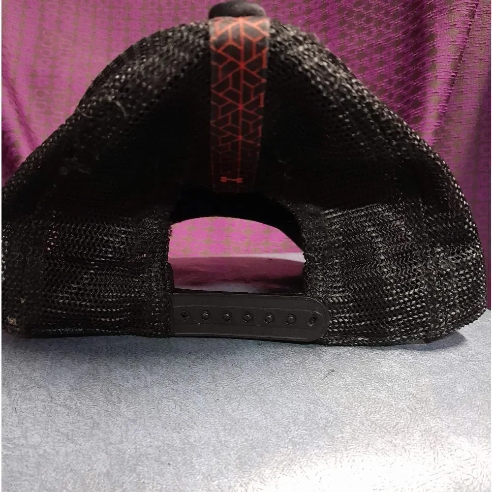 🤠Under Armour Boys' Youth Trucker Cap Like New